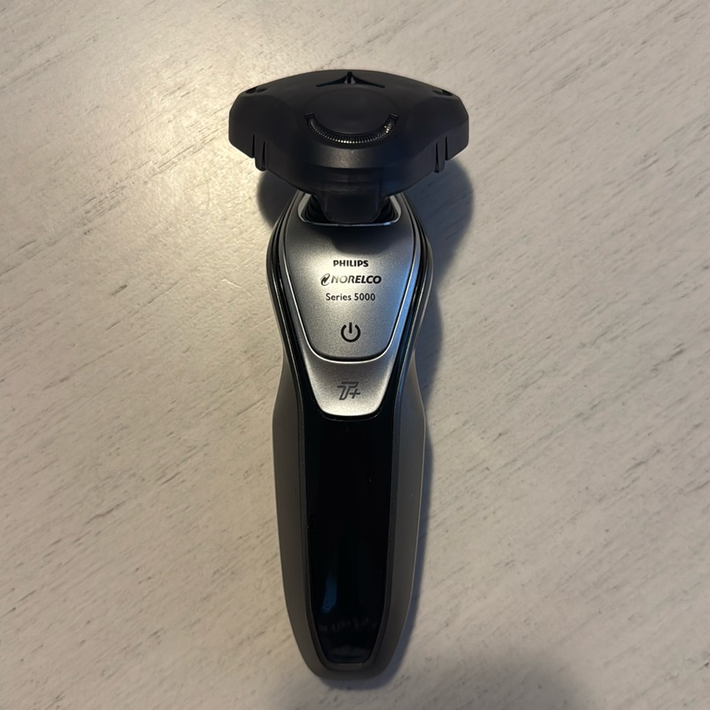 Phillips Norelco S5675 Shaver - No Charger
